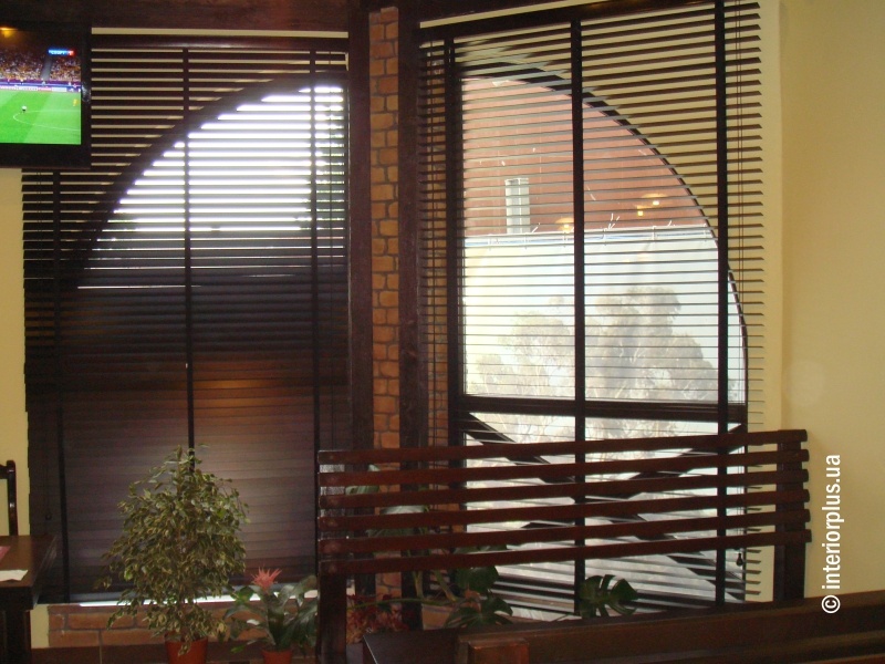 Цена деревянных жалюзи на окна